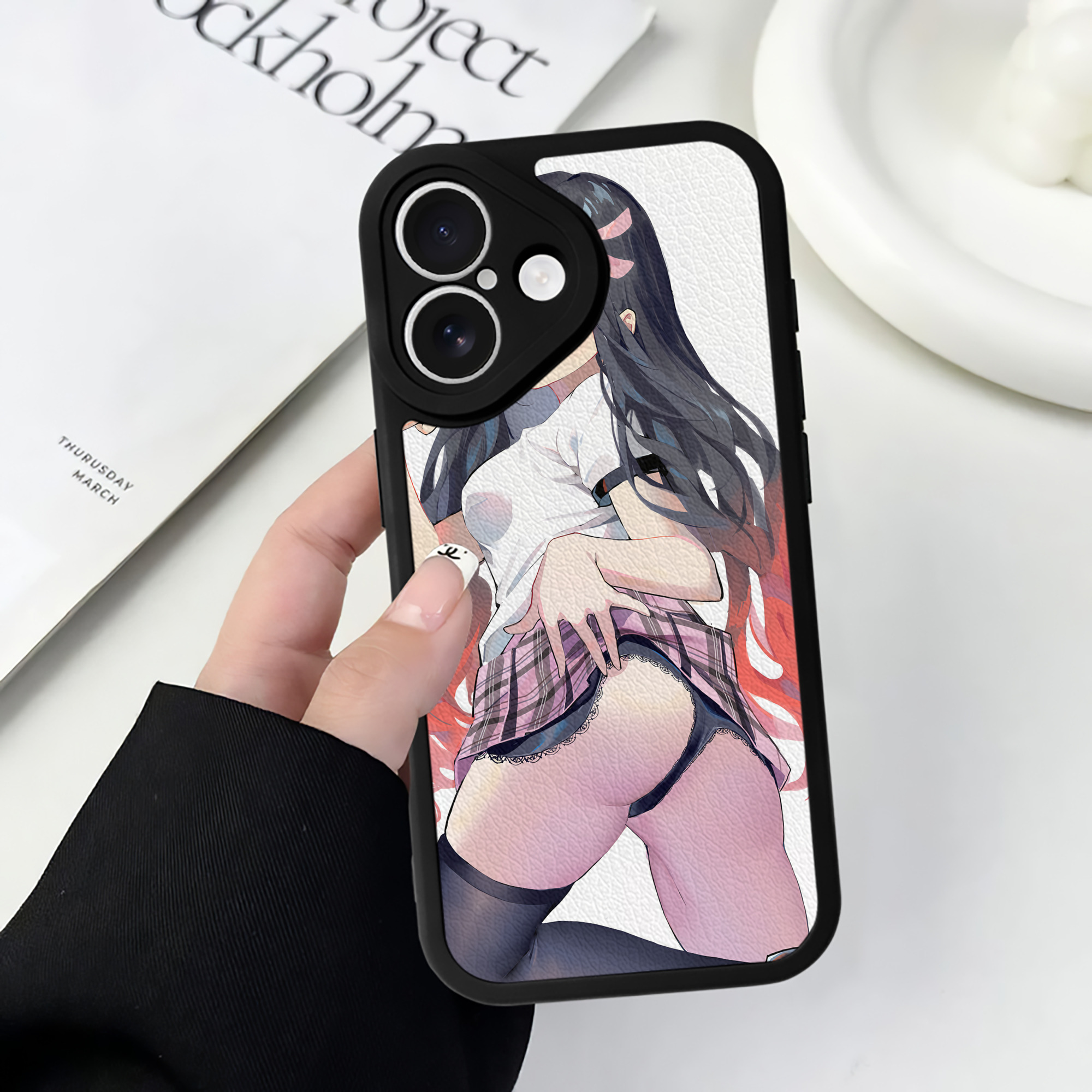 （画像用） 鬼滅の刃（きめつのやいば）竈門 禰󠄀豆子／かまど ねずこ Kamado Nezuko 【iPhone 16シリーズ対応】シリコンスマホケース（レザー調） 材質：シリコン
